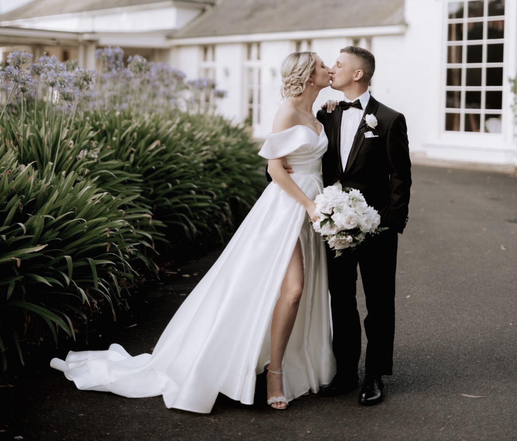 4021676601307_.pic wedding dress nz designer
